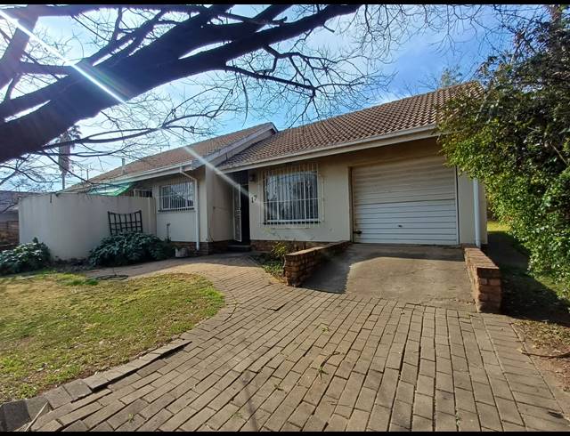 3 BEDROOM HOUSE FOR SALE IN DERSLEY